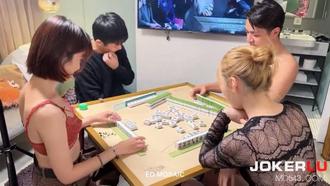 两男两女的脱衣麻将