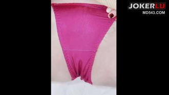  小姨穿上红色内裤诱惑我 姨甥恋